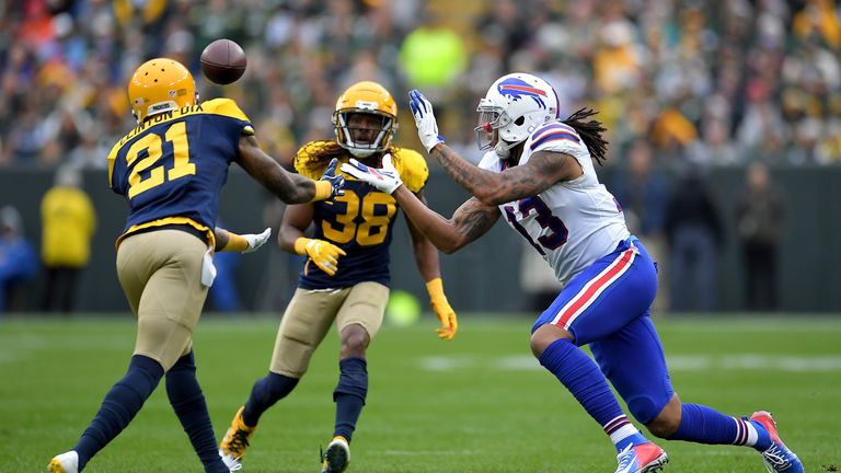  at Lambeau Field on September 30, 2018 in Green Bay, Wisconsin.