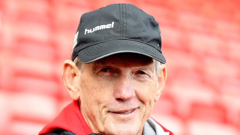Wayne Bennett has signed a two-year contract with South Sydney