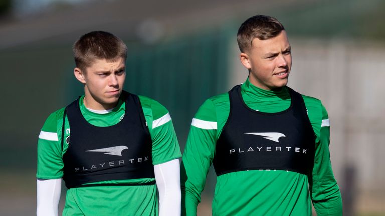 Fraser Murray (left) and Ryan Porteous (R) have signed new deals with HIbs