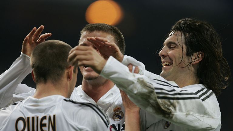 MADRID, SPAIN - JANUARY 16: Real Madrid.s David Beckham (L) and Santiago Solari congratulate Michael Owen after he scored a goal against Zaragoza during the Primera Liga soccer match between Real Madrid and Zaragoza at the Bernabeu on January 16, 2005 in Madrid, Spain. (Photo by Denis Doyle/Getty Images) *** Local Caption *** David Beckham;Santiago Solari;Michael Owen