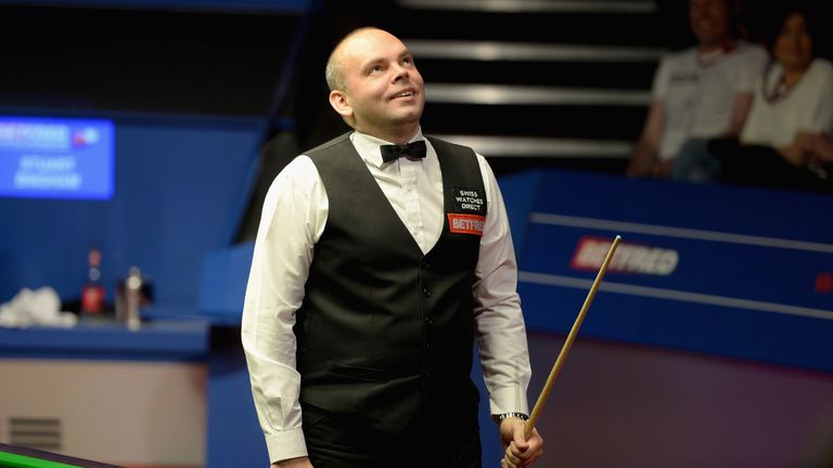 Stuart Bingham reacts after running out of position when set to make a maximum 147 break during the final of the 2015 Betfred World Snooker Championship at Crucible Theatre on May 4, 2015 in Sheffield, England. 
