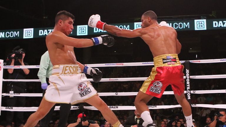 Jessie Vargas, Thomas Dulorme