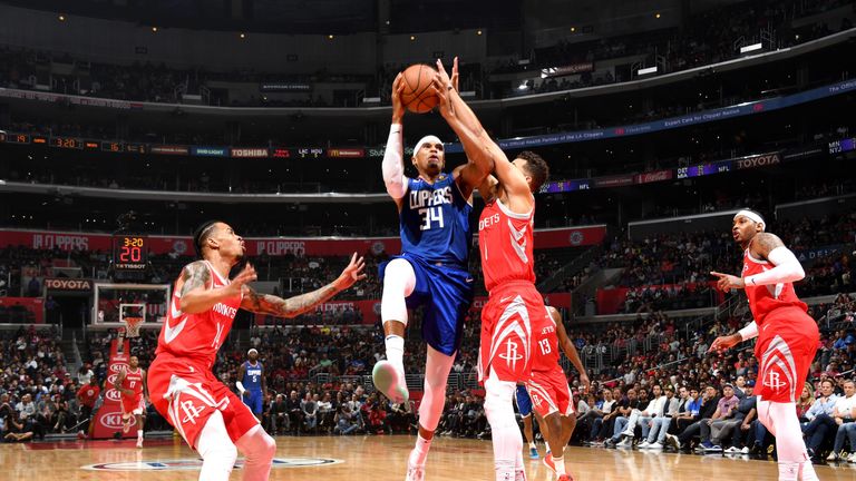 LOS ANGELES, CA - OCTOBER 21: Tobias Harris #34 of the LA Clippers shoots the ball against the Houston Rockets on October 21, 2018 at Staples Center in Los Angeles, California. NOTE TO USER: User expressly acknowledges and agrees that, by downloading and or using this photograph, User is consenting to the terms and conditions of the Getty Images License Agreement. Mandatory Copyright Notice: Copyright 2018 NBAE (Photo by Andrew D. Bernstein/NBAE via Getty Images)