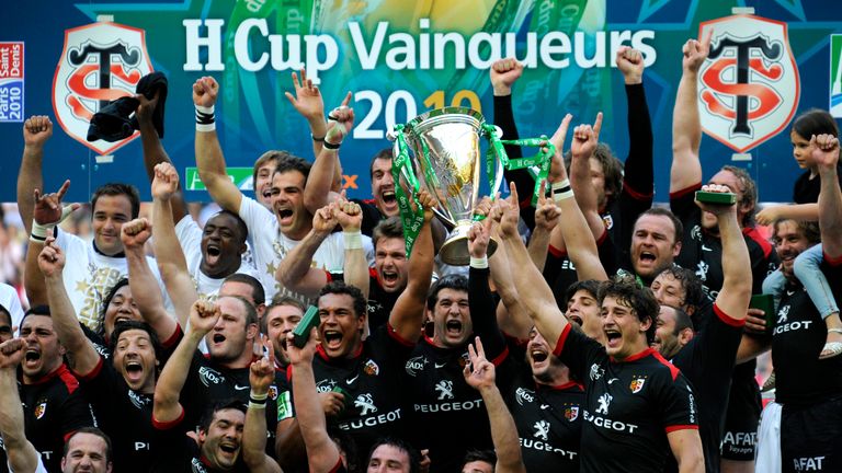 Toulouse lift the Heineken Cup following their victory over Biarritz