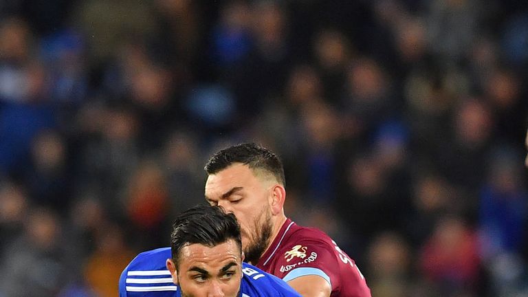 Vicente Iborra competes for possession with Robert Snodgrass