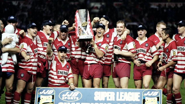 Wigan lift the Grand Final trophy in 1998