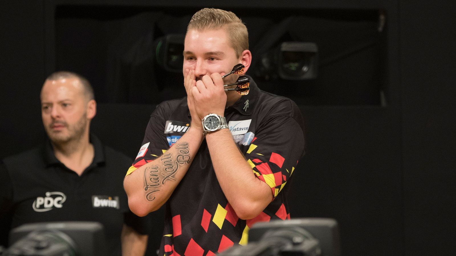Dimitri Van den Bergh hits a ninedarter at Grand Slam of Darts Darts