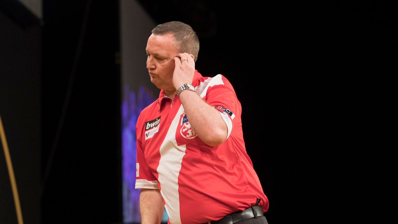 Glen Durrant exits the Grand Slam of Darts after Simon Whitlock beats