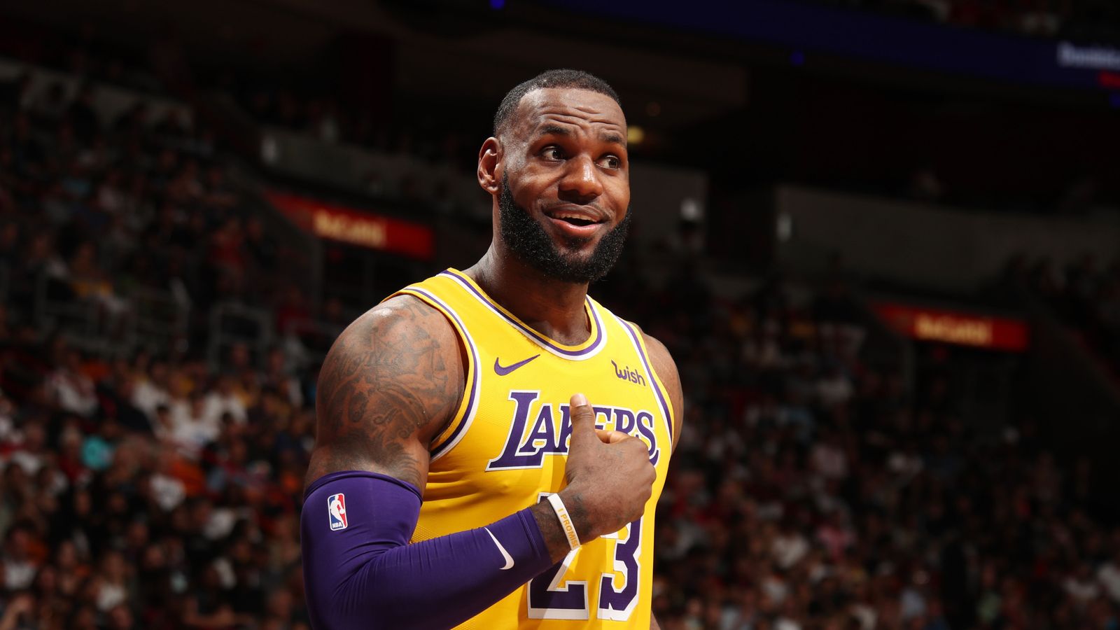 James scores season-high 43, Lakers beat Trail Blazers