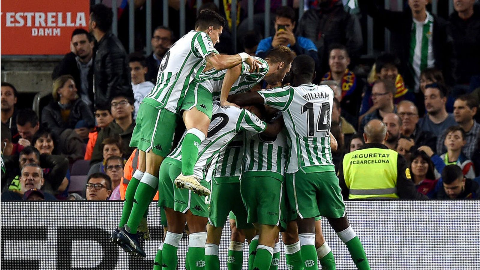 Barcelona 3 - 4 Real Betis - Match Report & Highlights