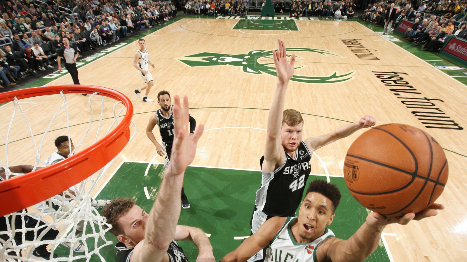 Giannis Antetokounmpo stars again as Milwaukee Bucks beat San Antonio