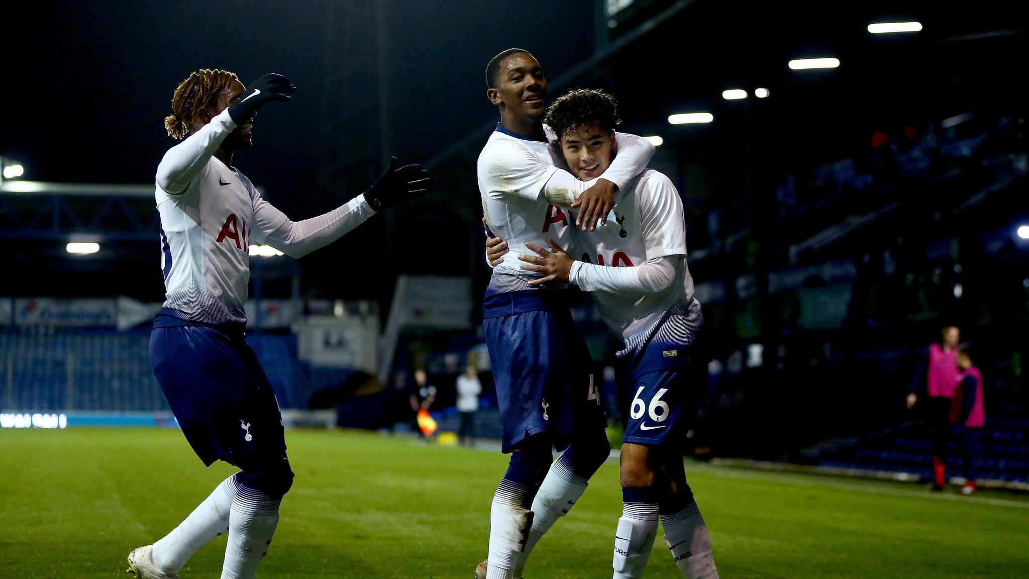 Checkatrade Trophy roundup Tottenham U21 qualify despite defeat