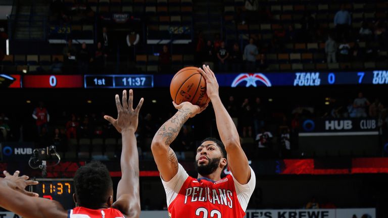 Anthony Davis shoots a jumper against Washington