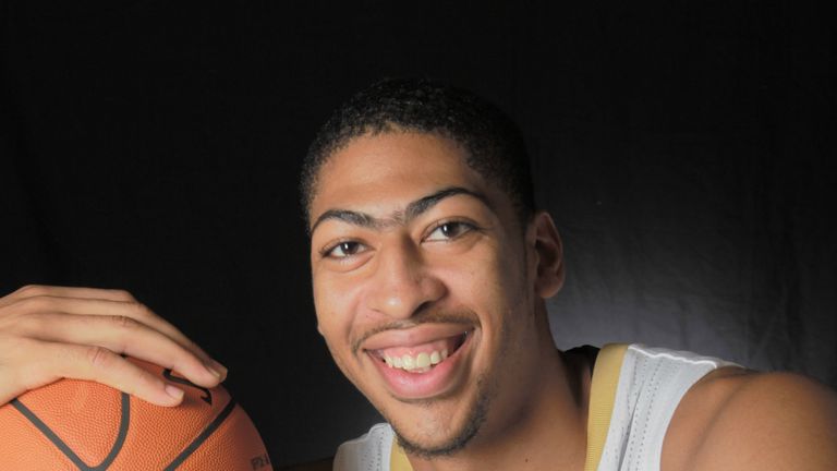 Former Wildcat Anthony Davis signs max deal with Lakers