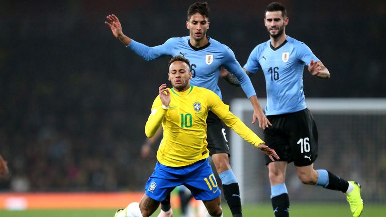 Neymar takes a tumble at the Emirates