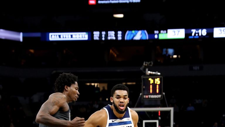 Karl Anthony-Towns attacks the Brooklyn defense