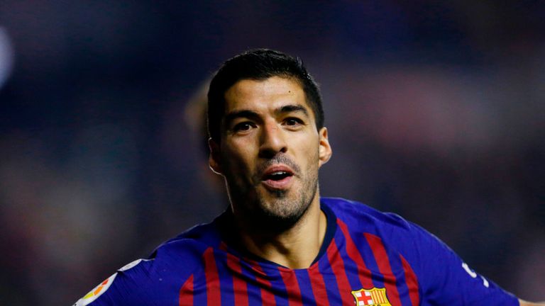 Luis Suarez celebrates his late winner for Barcelona