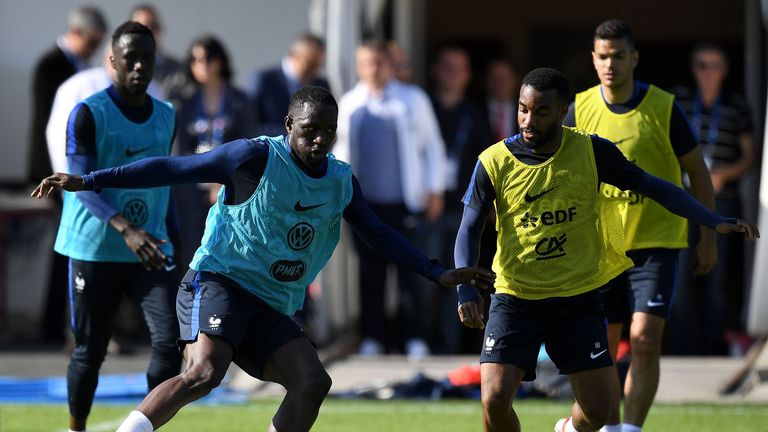 Moussa Sissoko (L) and Alexandre Lacazette during a France training session in 2016