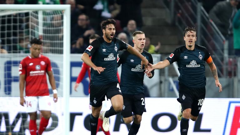 Claudio Pizarro celebrates his goal