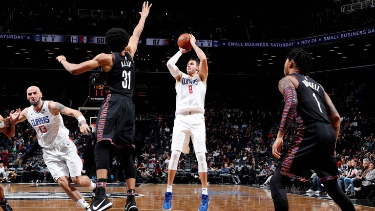 CLIPPERS VISIT THE NETS IN THE NBA