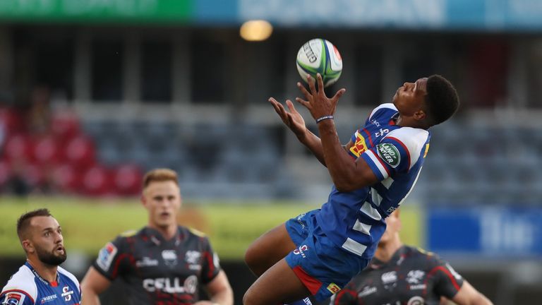 Damian Willemse takes a high ball for the Stormers