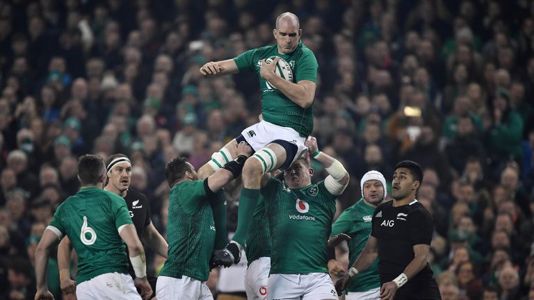 DUBLIN, IRELAND - NOVEMBER 17: Devin Toner of Ireland catchs a kick during the International Friendly rugby match between Ireland and New Zealand on November 17, 2018 in Dublin, Ireland. (Photo by Charles McQuillan/Getty Images)