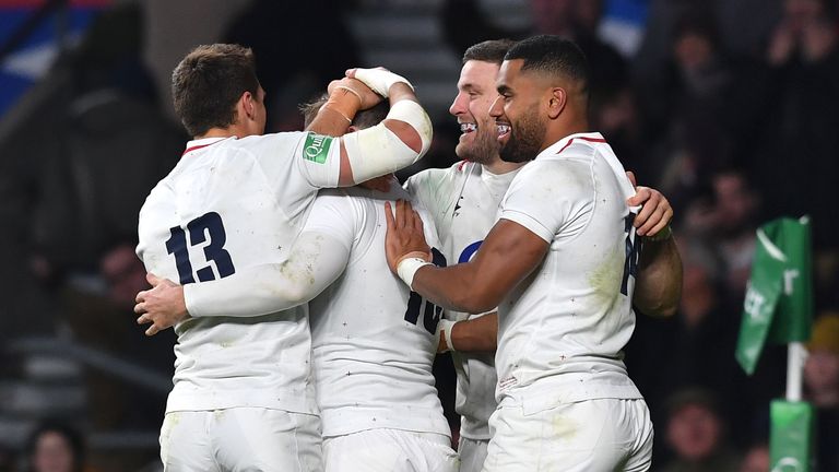 England&#39;s full-back Elliot Daly (C) celebrates with teammates after scoring a try during the international rugby union test match between England and Australia at Twickenham stadium in south-west London on November 24, 2018