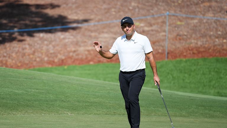 during day one of the DP World Tour Championship at Jumeirah Golf Estates on November 15, 2018 in Dubai, United Arab Emirates.