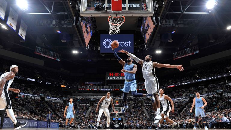 Mike Conley #11 of the Memphis Grizzlies goes to the basket against the San Antonio Spurs on November 21, 2018 at the AT&T Center in San Antonio, Texas. 