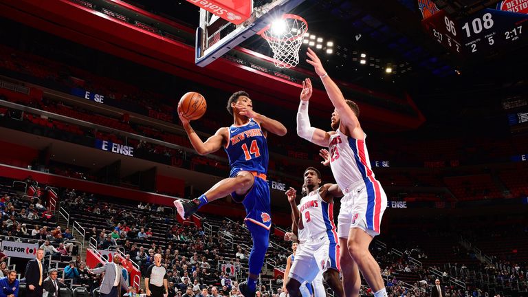 DETROIT, MI - NOVEMBER 27:  Allonzo Trier #14 of the New York Knicks passes the ball against the Detroit Pistons on November 27, 2018 at Little Caesars Arena in Detroit, Michigan. NOTE TO USER: User expressly acknowledges and agrees that, by downloading and/or using this photograph, User is consenting to the terms and conditions of the Getty Images License Agreement. Mandatory Copyright Notice: Copyright 2018 NBAE (Photo by Chris Schwegler/NBAE via Getty Images)