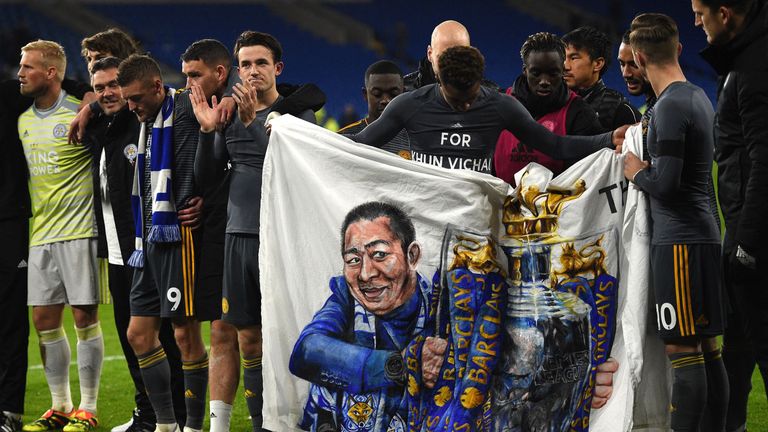 Leicester players unveil a banner in tribute to their late chairman, Vichai Srivaddhanaprabha