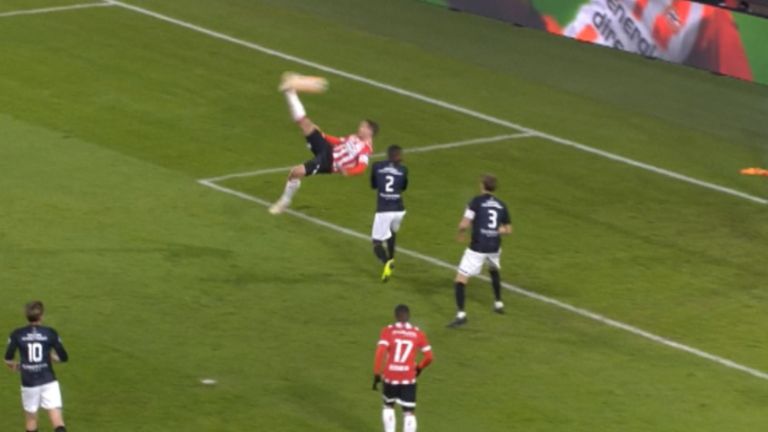 PSV's Luuk De Jong scores a stunning bicycle-kick goal 