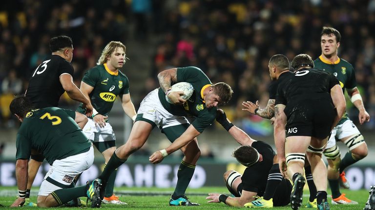 Malcolm Marx shrugs off the All Blacks defence