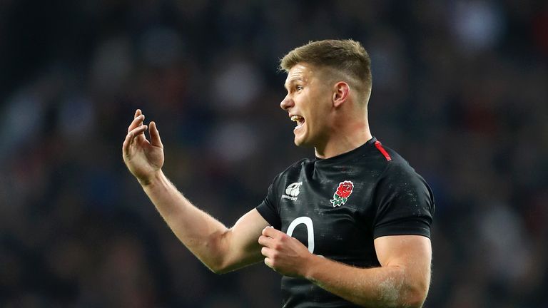 Owen Farrell gives instructions during England&#39;s clash against Japan