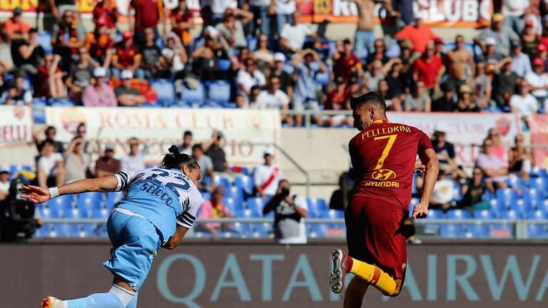 ROME, ITALY - SEPTEMBER 29:  Lorenzo Pellegrini of AS Roma scores the opening goal during the Serie A match between AS Roma and SS Lazio at Stadio Olimpico on September 29, 2018 in Rome, Italy.  (Photo by Paolo Bruno/Getty Images)