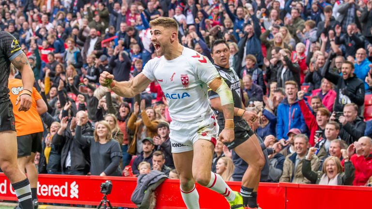 Tommy Makinson scored a hat-trick in England's series-clinching win over New Zealand at Anfield