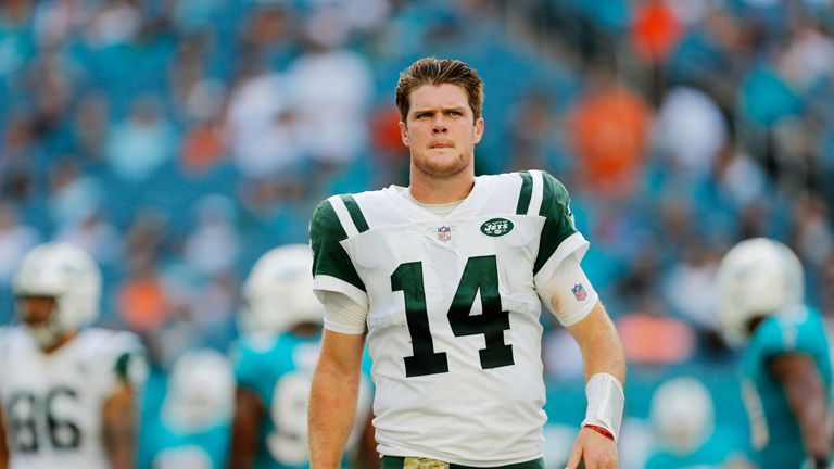 New York Jets quarterback Sam Darnold (14) wears a Black Lives