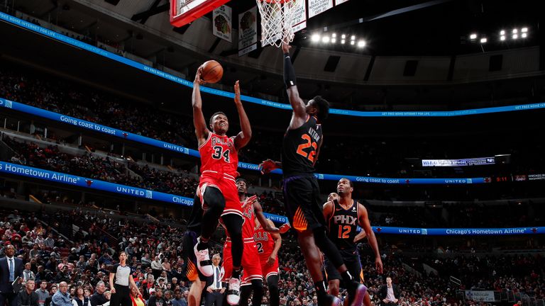 Wendell Carter Jr. #34 of the Chicago Bulls shoots the ball against the Phoenix Suns on November 21, 2018 at United Center in Chicago, Illinois.