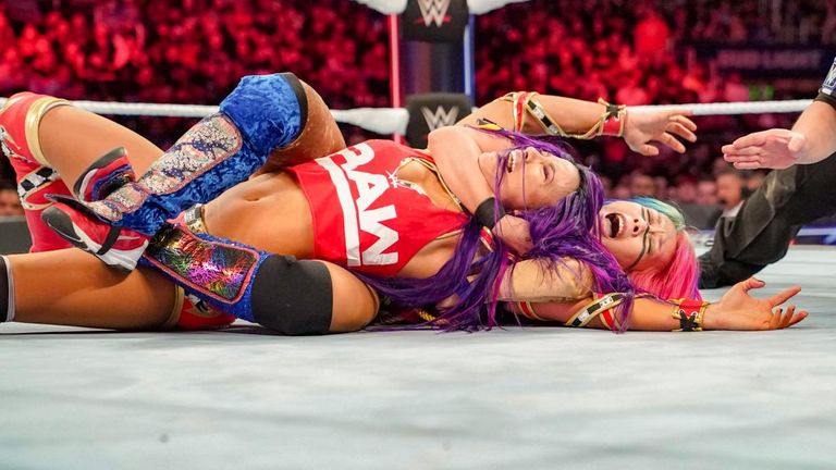 Asuka and Sasha Banks battle it out at Survivor Series