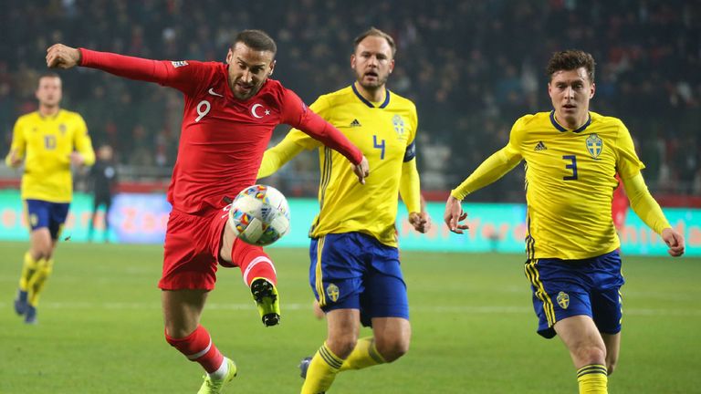 Victor Lindelof was taken off at half-time during Sweden's 1-0 win in Turkey.