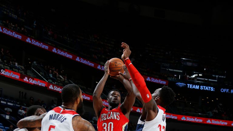 NEW ORLEANS, LA - NOVEMBER 28:  Julius Randle #30 of the New Orleans Pelicans shoots the ball against the Washington Wizards on November 28, 2018 at the Smoothie King Center in New Orleans, Louisiana. NOTE TO USER: User expressly acknowledges and agrees that, by downloading and or using this Photograph, user is consenting to the terms and conditions of the Getty Images License Agreement. Mandatory Copyright Notice: Copyright 2018 NBAE (Photo by Jonathan Bachman/NBAE via Getty Images)