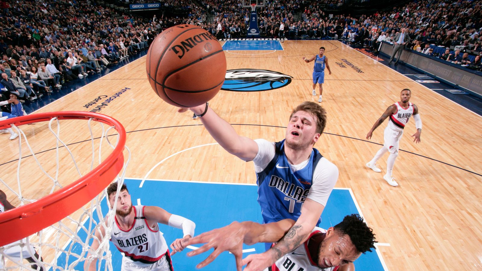 Luka Doncic Turns 'quarterback' With Court-length Assist In Dallas ...