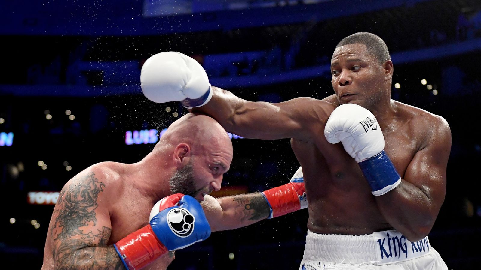 Luis Ortiz stops Travis Kauffman in the final round to remain on course ...