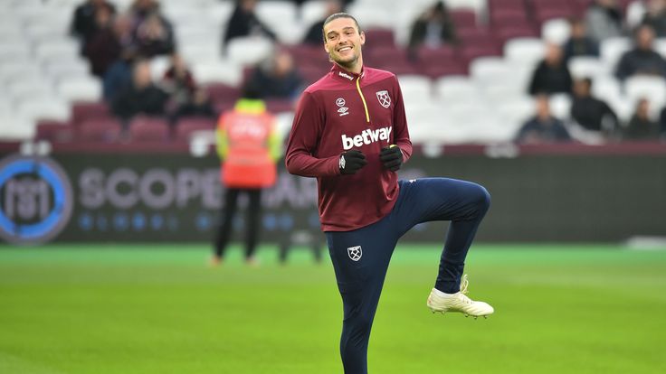 Andy Carroll warms up ahead of West Ham United v Manchester City on November 24, 2018