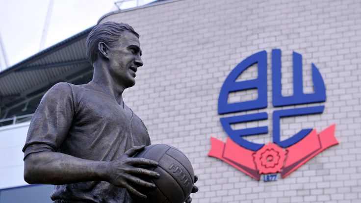 A statue of ex-Bolton Wanderers player Nat Lofthouse outside the University of Bolton Stadium
