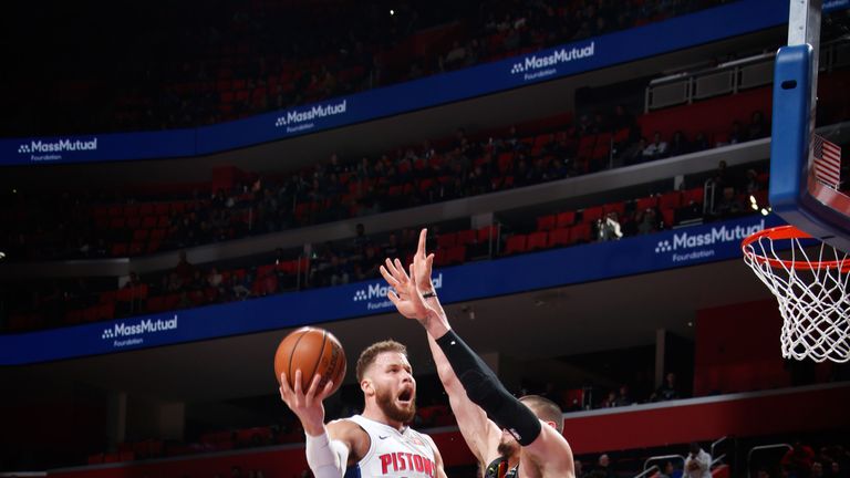 Blake Griffin attacks the rim against the Atlanta Hawks