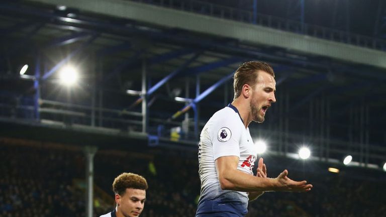 Kane tapped home Tottenham's third to put them in command at Goodison Park