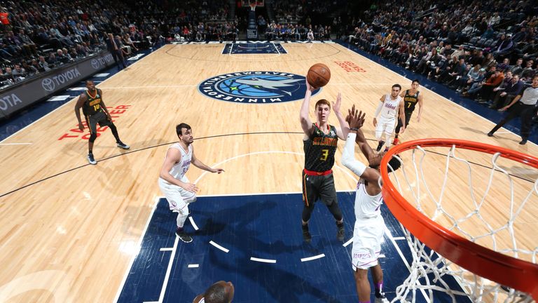 Kevin Huerter shoots a floater