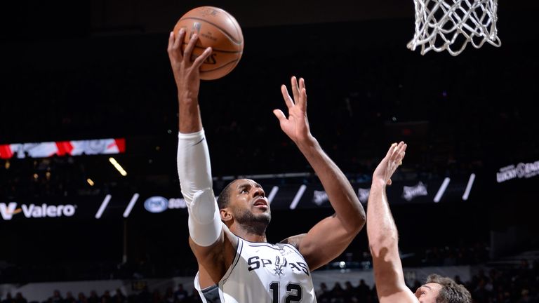 LaMarcus Aldridge lofts a jump hook against the Clippers