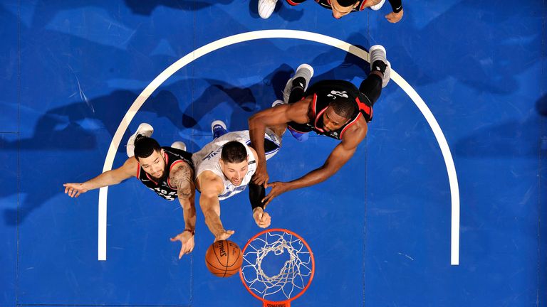 Kuzma scores 30, Wizards beat Raptors to edge closer in East
